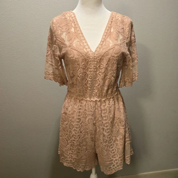 EUC Altar'd State Pink/Mauve/Dusty Rose Size Small Lace Boho Romper Cottagecore - Picture 2 of 6